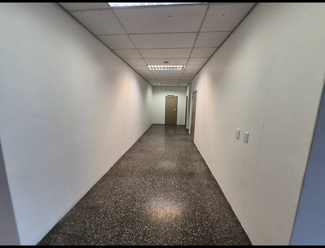 7,296M² OFFICE FOR SALE IN LONGMEADOW